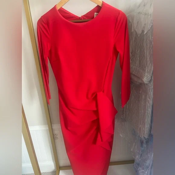 Elegant Red Evening Gown - Picture 4 of 8